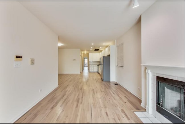Building Photo - 2817 N Damen Ave