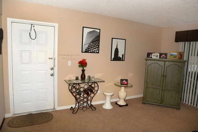 Foto del edificio - 1/1 first floor condo with community pool ...