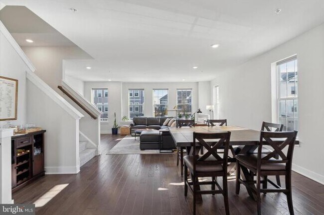 Foto del edificio - 212 Red Leaf Ln