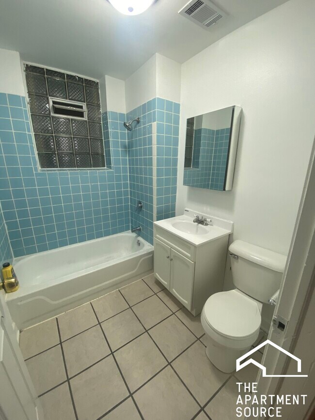 Foto del edificio - 2539 W Division St