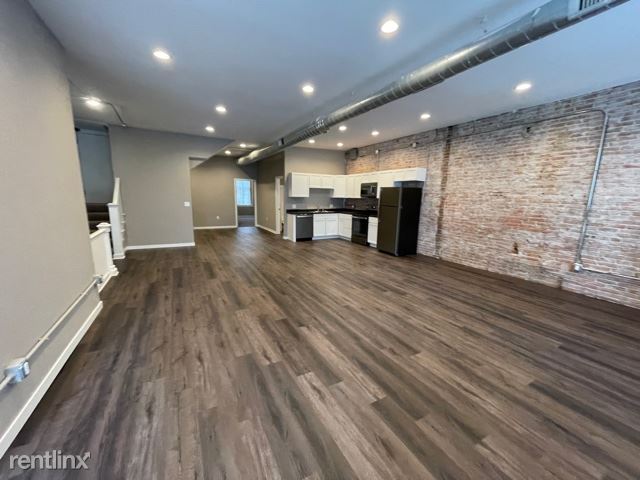 Building Photo - 5 br, 4 bath Townhome - 218 E Washington S...