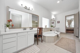 Building Photo - 1911 Sapphire Pines Ln