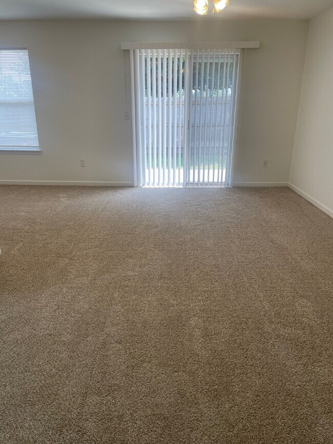 Foto del edificio - "Charming 2-Bed, 2-Bath Townhouse in Fort ...