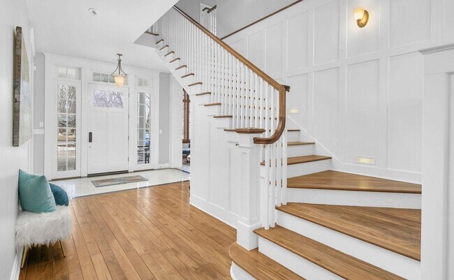 Building Photo - Immaculate 5 Bed 4.5 Bath Home In North Bo...