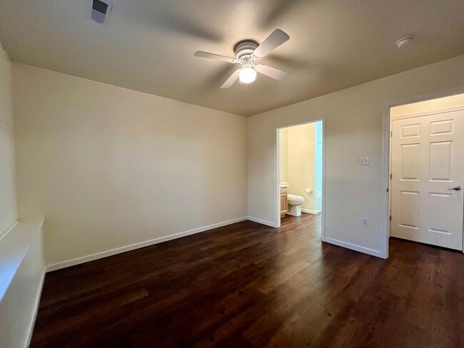 Building Photo - All Inclusive | 2 Bed | 2 Bath