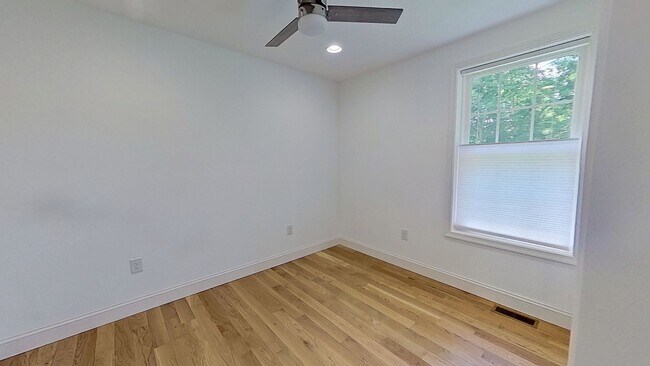 Foto del edificio - 1443 W College Ave
