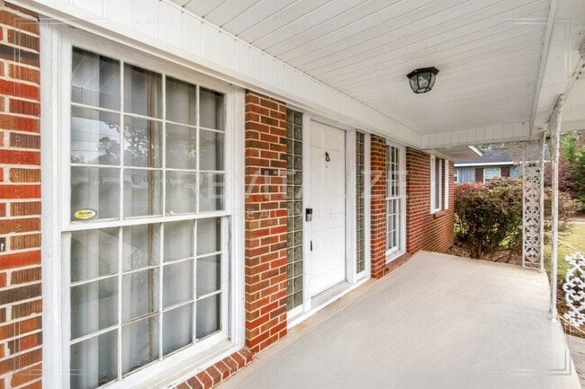 Building Photo - Charming Brick Ranch with Modern Comforts in Mobile!