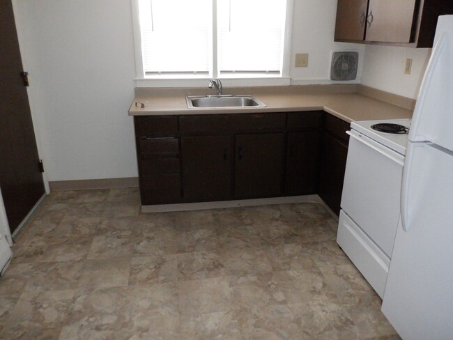 Building Photo - 40 Deerfield Ct
