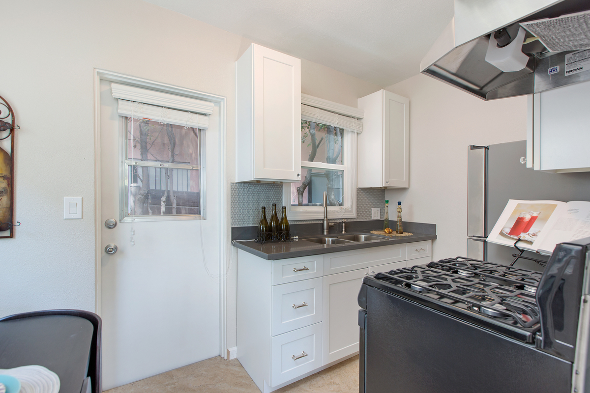 Primary Photo - Must See! Amazing Studio in Hillcrest - Ch...