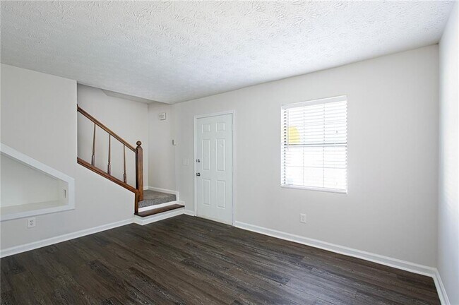 Foto del edificio - 5740 Old Gordon Rd