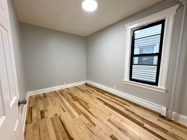 Building Photo - 136 W 25th St
