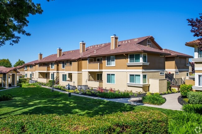 Building Photo - Woodland Hills
