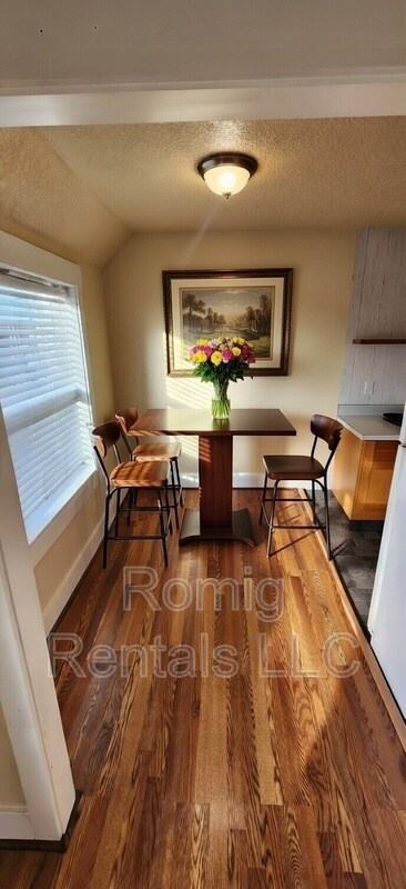 Foto del edificio - 300 N 5th Ave