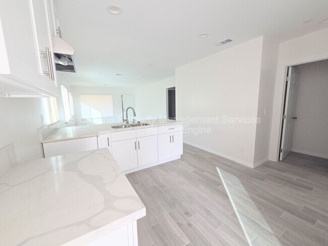 Foto del edificio - 4064 E 60th St