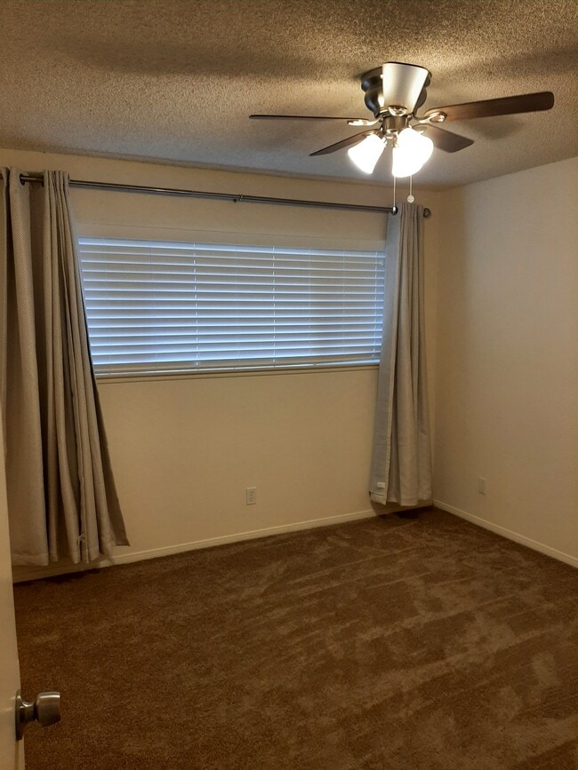 Building Photo - 2645 Yardarm Ave