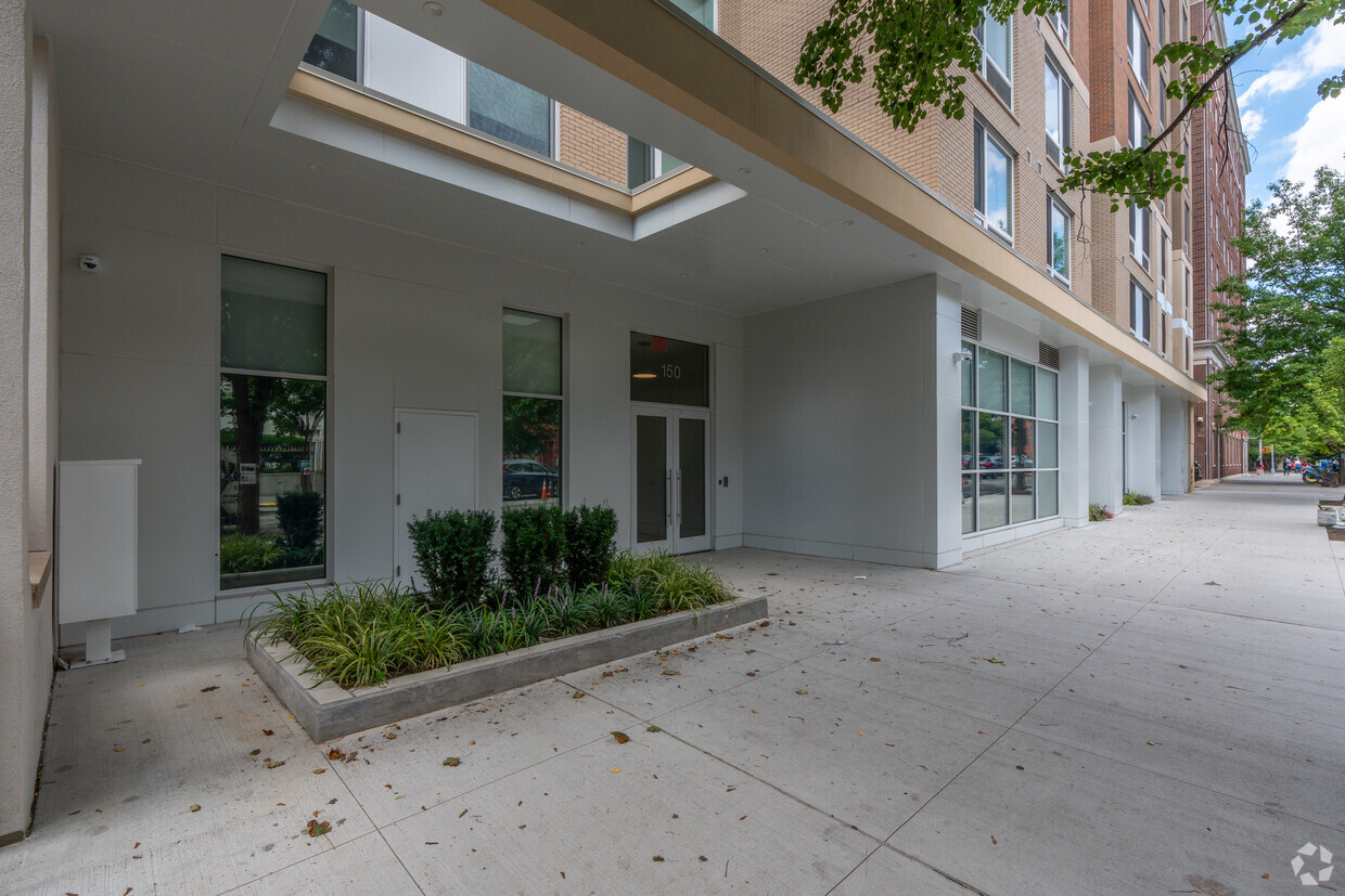 Building Photo - Hanson Place Community Plaza