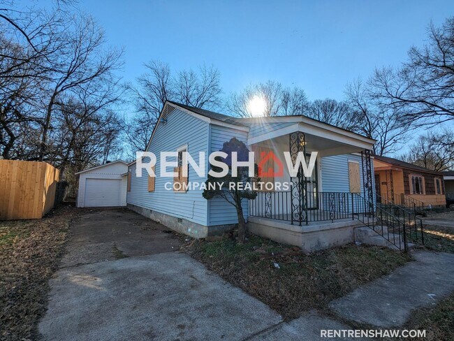 Building Photo - Renovated Property - 2 Bed / 1 Bath - with...