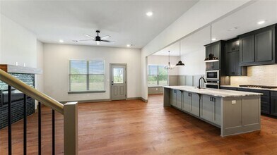 Building Photo - 1221 Mammoth St