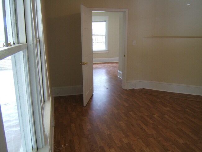 Foto del edificio - 947 White St SW