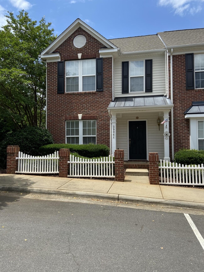 Building Photo - 3904 Christine Ln