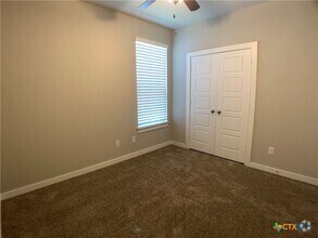 Building Photo - 537 Creekside Frst