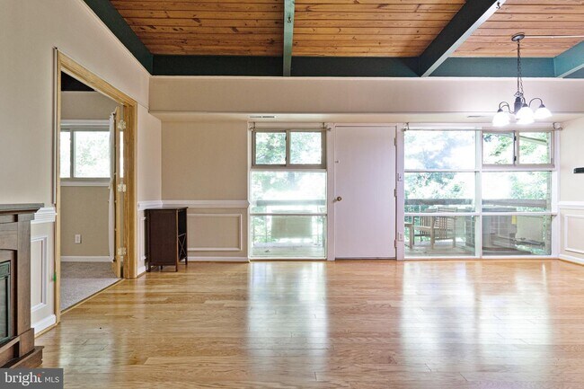 Building Photo - 4381 Americana Dr