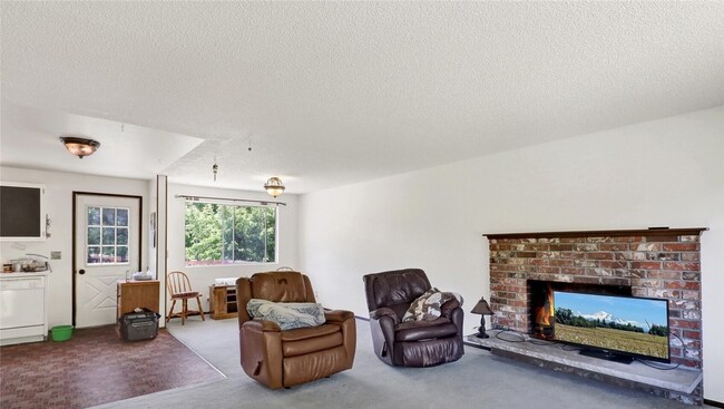 Foto del edificio - Spacious 4 Bedroom, 2 Bathroom Home
