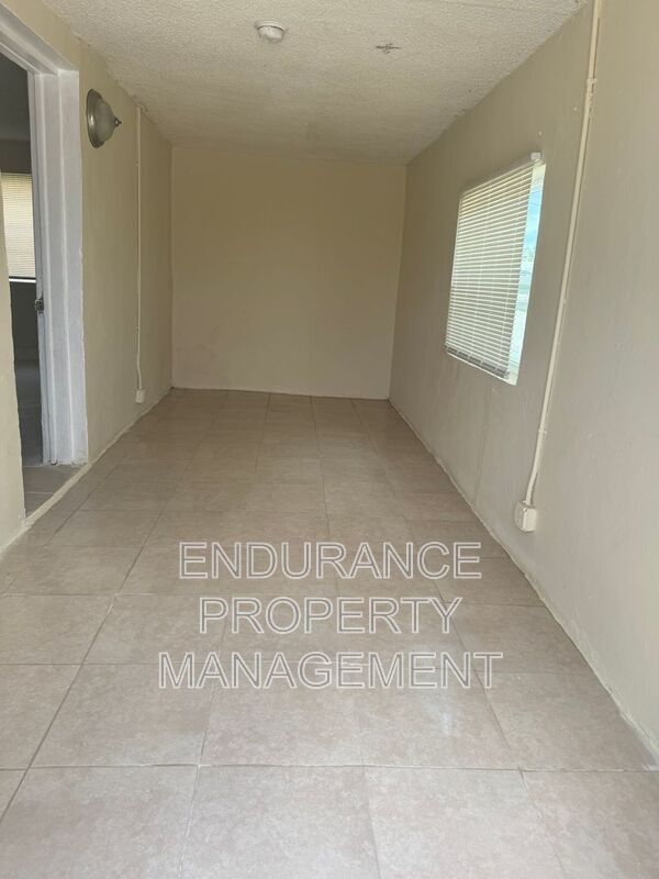 Foto del edificio - 1125 W 28th St