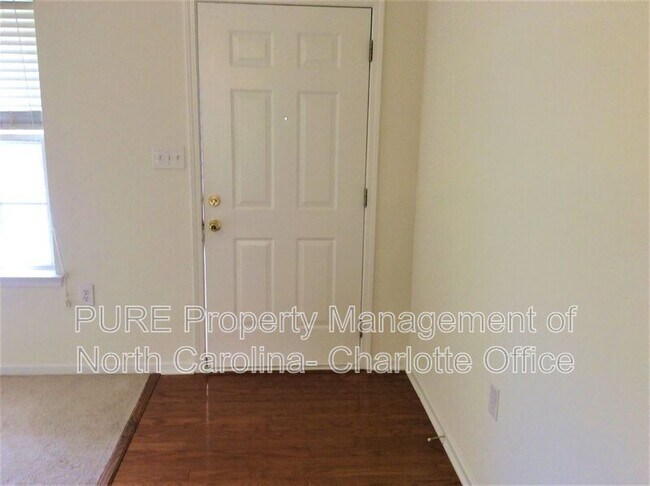 Foto del edificio - 3927 Damask Drive