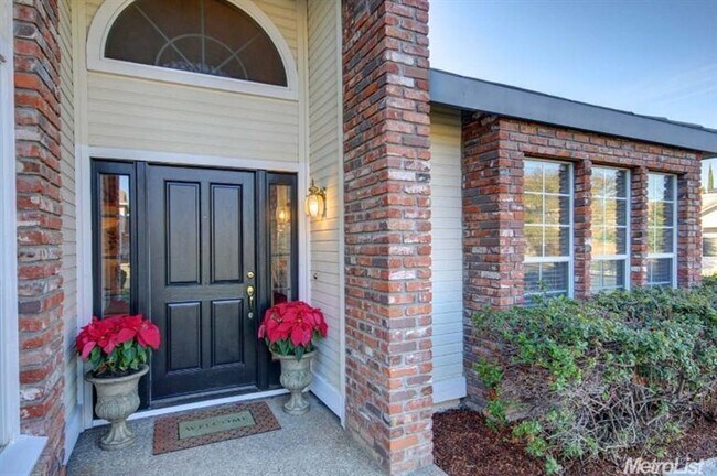 Building Photo - 5600 Montclair Cir