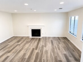 Building Photo - 2109 Bernardo Ave