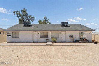 Building Photo - 2739 E Tamarisk Ave