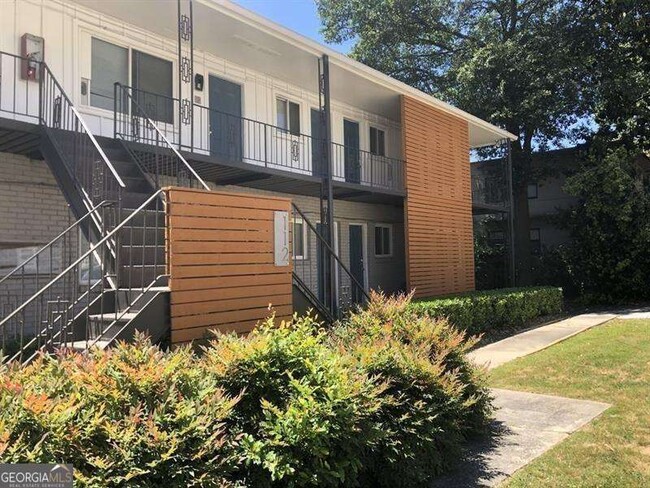 Foto del edificio - 112 Ardmore Pl NW