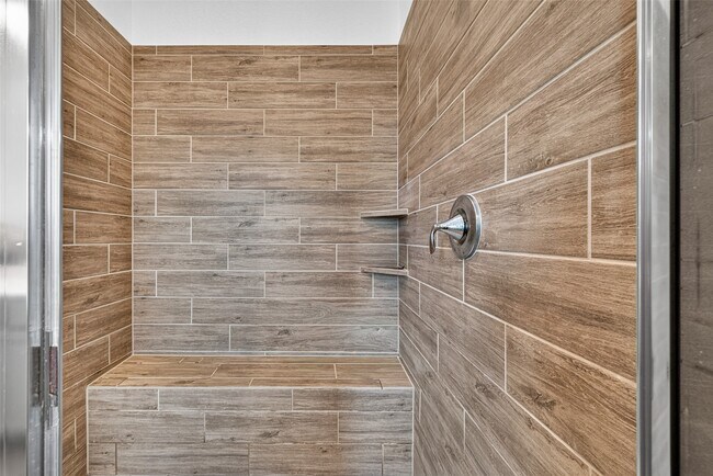 Foto del edificio - 4441 Jessamine Creek Trl