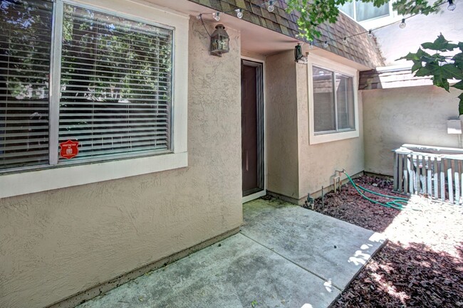 Foto del edificio - 1 car garage, cental air, washer/dryer in ...