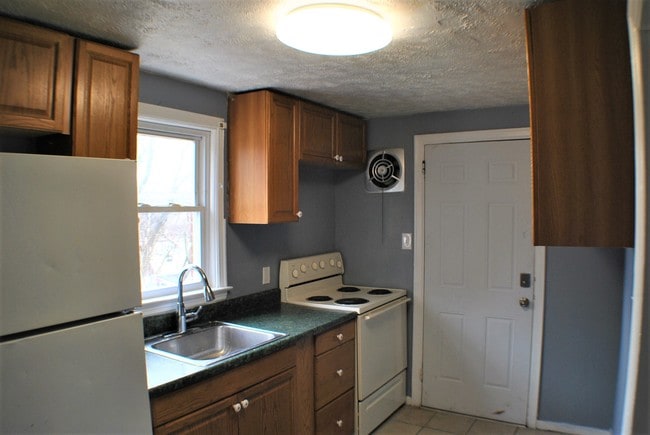 Building Photo - 708 Lynda Ln