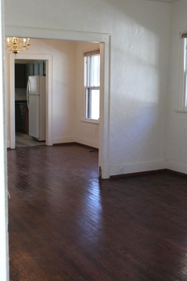 living room - 135 S Van Gilder Plz
