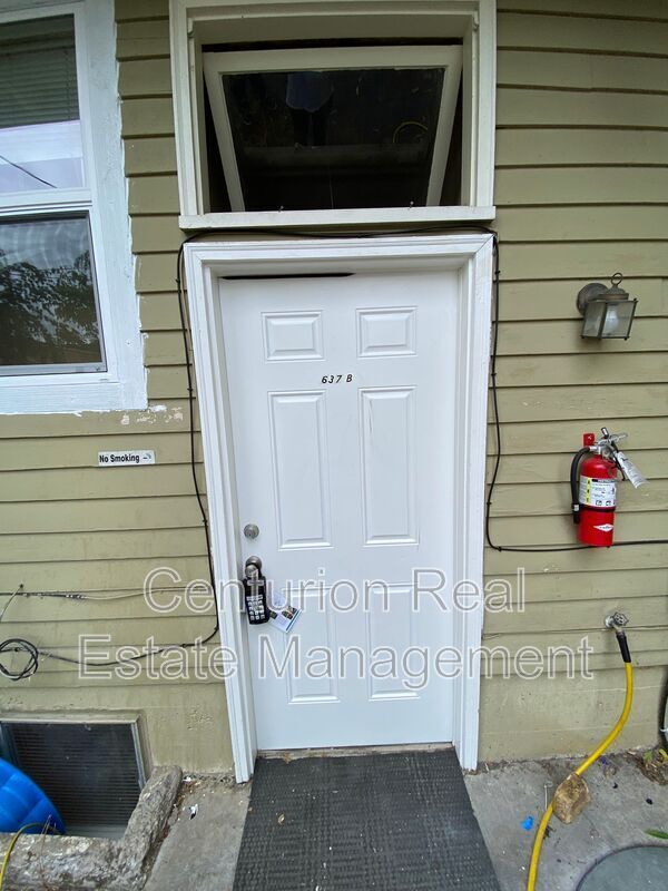 Primary Photo - 637B Thompson Ave