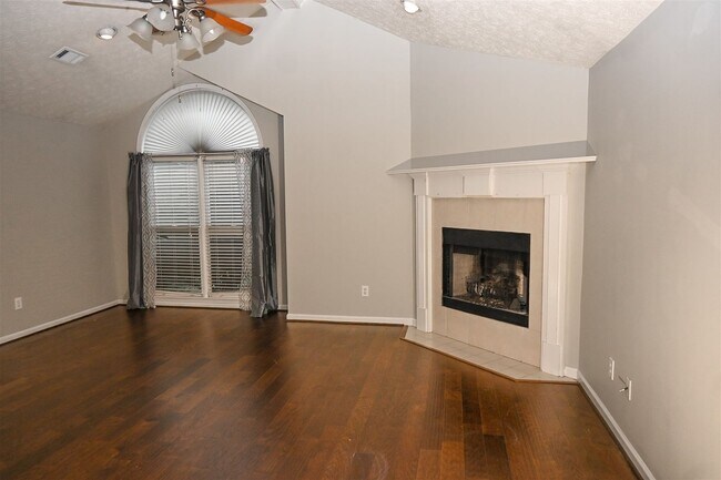 Foto del edificio - 332 W Pine Dr