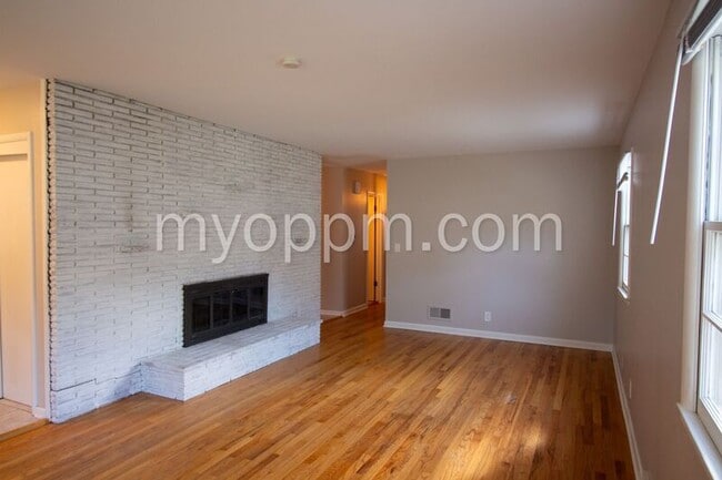 Building Photo - 1825 N 48th Ave