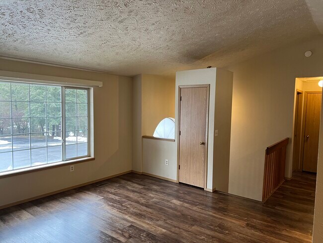 Building Photo - 12521 N Fairwood Dr