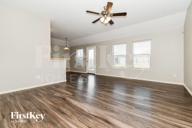 Foto del edificio - 1821 Ridgecrest Dr