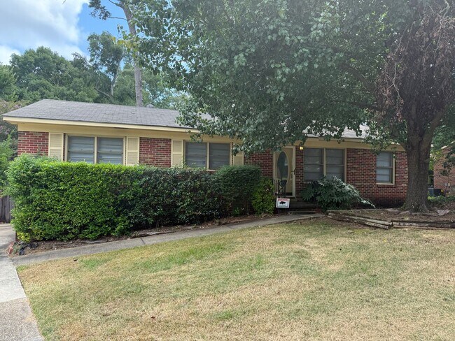 Foto del edificio - ** 3 Bed 1 Bath located in Hillwood Club o...