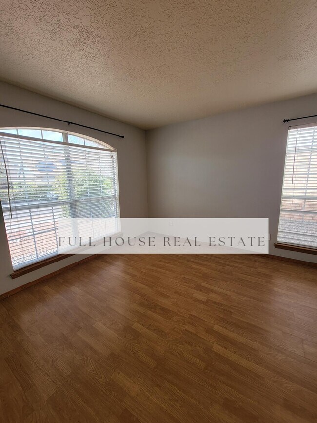Building Photo - 2216 Windward Dr NW