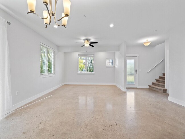 Building Photo - 2 Bed 2.5 Bath Townhome in Fort Collins Av...