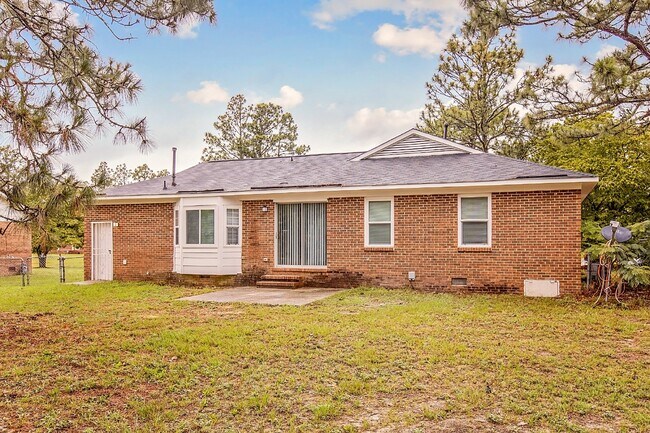 Foto del edificio - Ranch Style 3 bedroom 2 bathroom NEST Close to Fort Liberty!