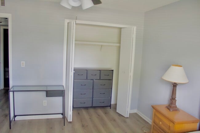 Foto del edificio - 5326 E Whiteway Dr