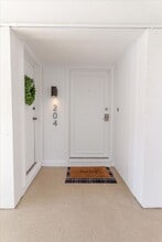 Building Photo - 311 Island Way