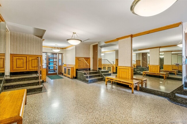 Building Photo - 140-18 Burden Crescent