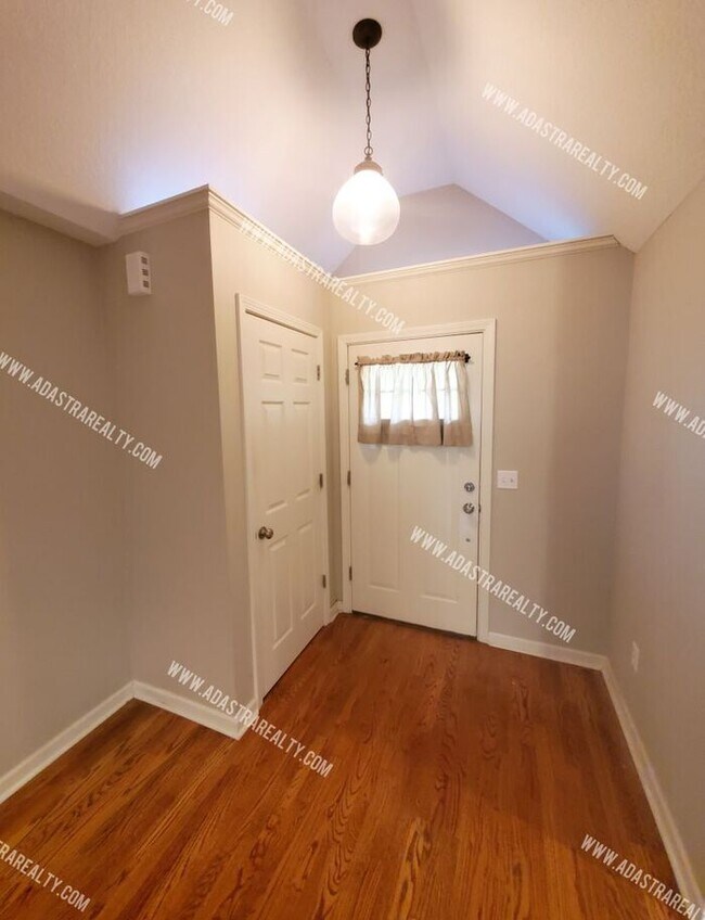 Foto del edificio - Beautiful Home in Mission, KS-Available NOW!!!